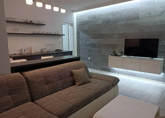 Cozy Apartment With Garden